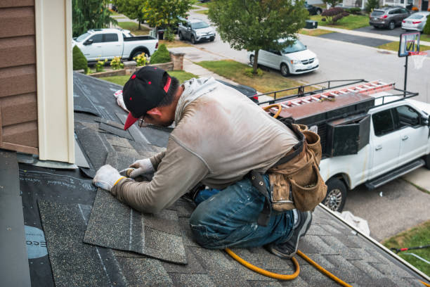 Professional Roofing technician working in Hankinson, ND